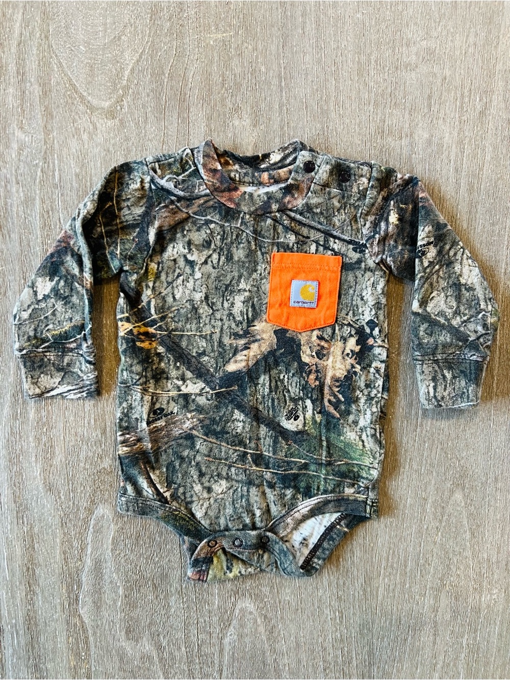 Carhartt Mossy Oak 6mo NWOT Camouflage Long-Sleeve Bodysuit w Orange Pocket